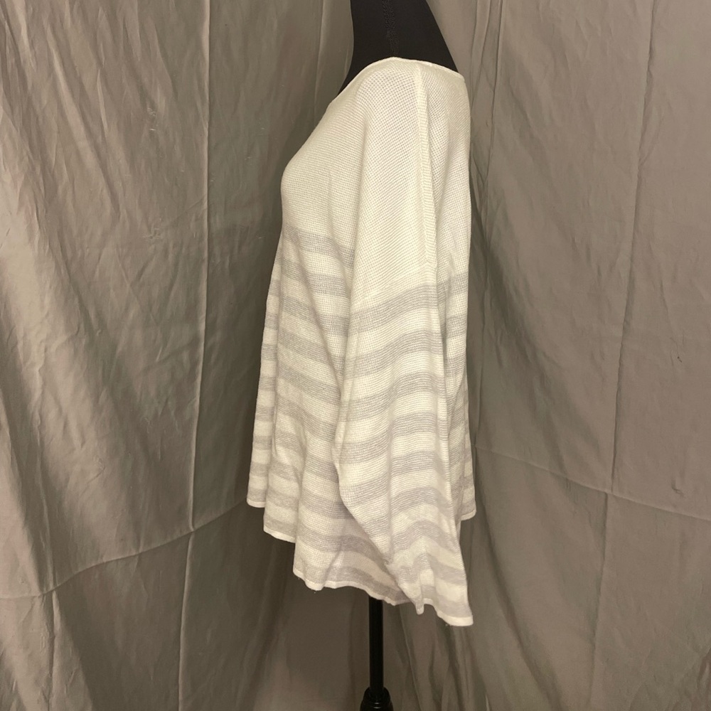 Cyrus Classic White and Grey Knit Sweater - Picture 3 of 5